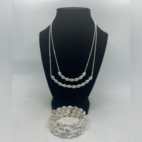 Matching Silver Necklace and Bracelet Set - Picture 2 of 3